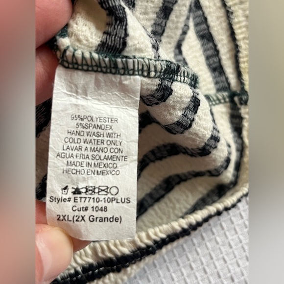 Heimish U.S.A. Women’s Long Sleeve Urban Ribbed Striped V-Neck Top 2X - Picture 10 of 12